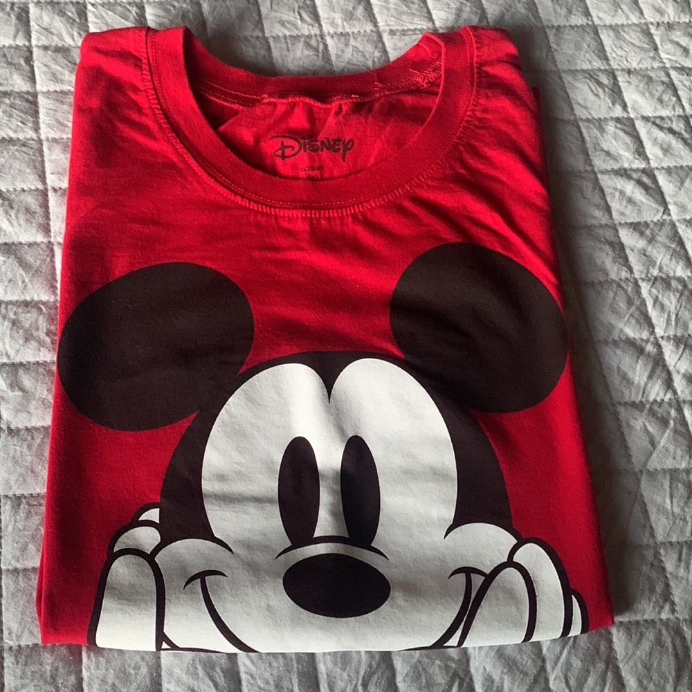Red & black Disney Tee size large - Picture 1 of 6